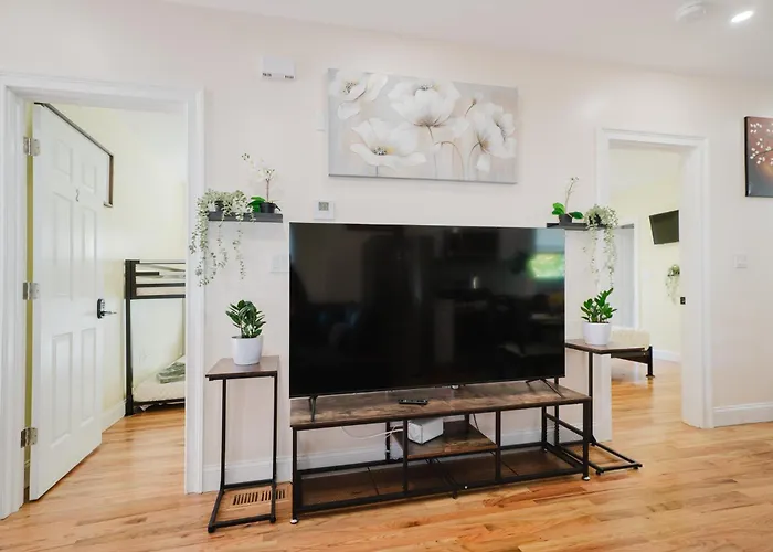 Large 3Br & 2Ba Milton Apt W Free Parking, Balcony, Tv, Ac 141