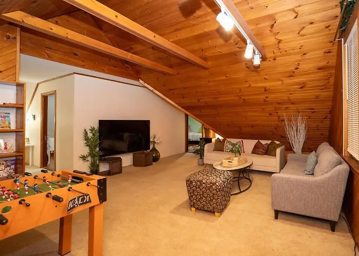 10-Spacious Apt 5Br With Gym, Games Room In The Attic