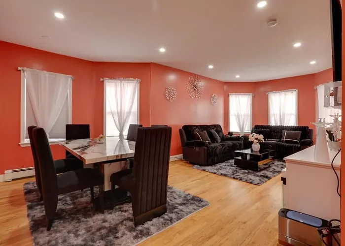 Stylish And Comfortable 3Bed 2Bath